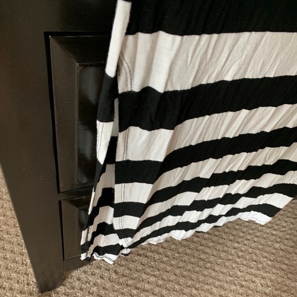 12 Ami V-Neck Pocket Short Sleeve Loose Maxi Dress - Picture 6 of 8